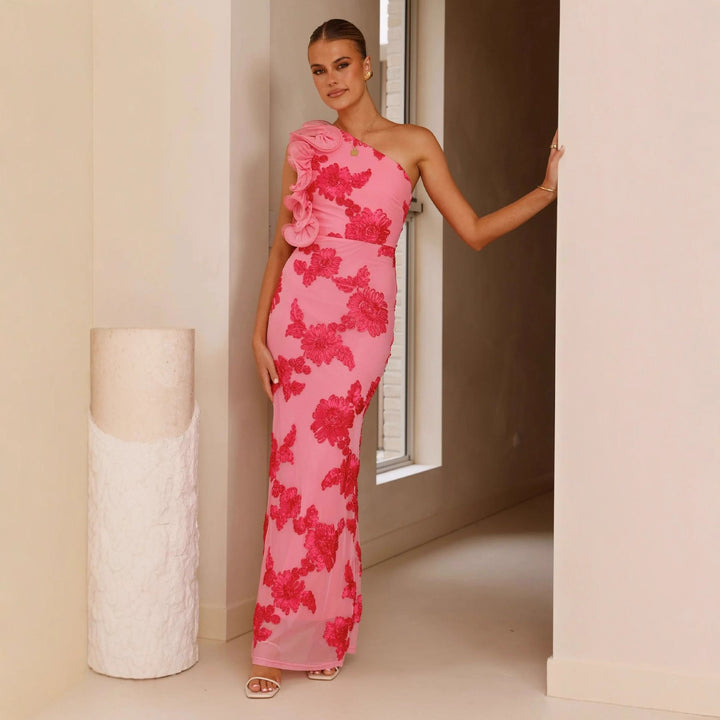Kvinnor Elegant och figurnära Maxi klänning med asymmetrisk rem och blommiga applikationer-Eva Jonsson