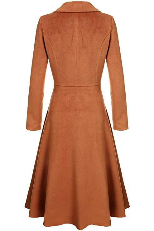 Kvinnor Elegant och flödande kappa med figursydda snitt och dekorativa knappdetaljer Mirla-Eva Jonsson