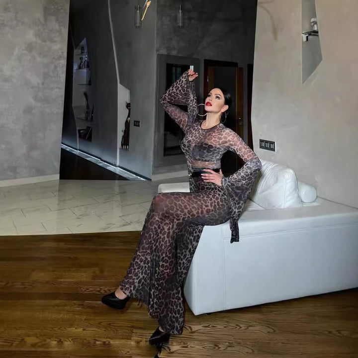 Kvinnor Elegant skimrande Maxiklänning med långa ärmar och leopardmönster Mirla-Eva Jonsson