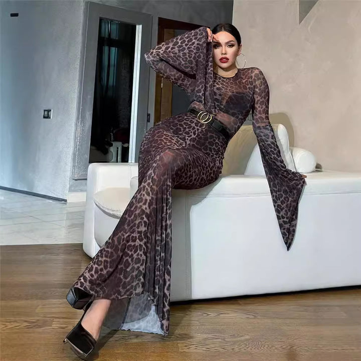 Kvinnor Elegant skimrande Maxiklänning med långa ärmar och leopardmönster Mirla-Eva Jonsson