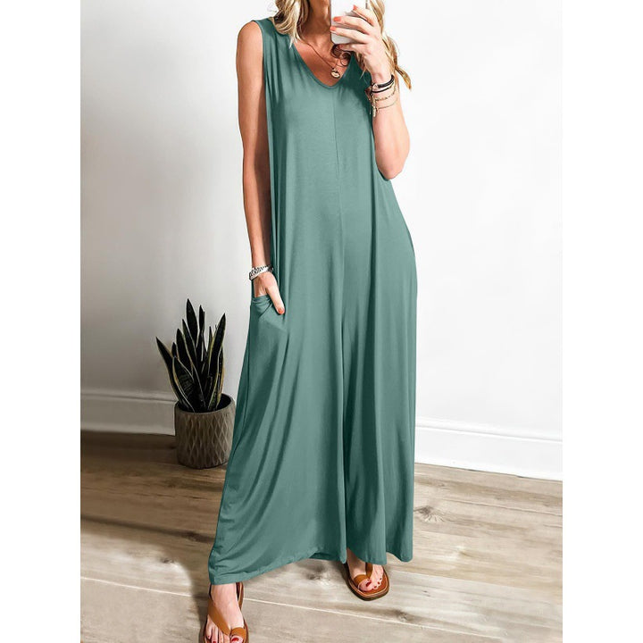 Kvinnor Elegant, vid jumpsuit med djup V-ringning och praktiska fickor Mirla-Eva Jonsson