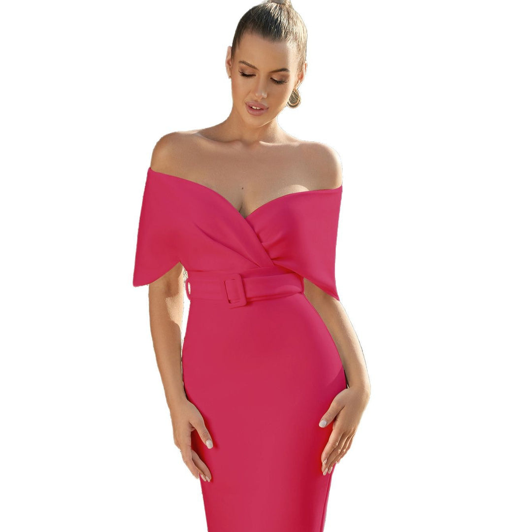 Kvinnor Figur-Tajta Klänning med Off-Shoulder Drapering och Midjebälte Mirla-Eva Jonsson