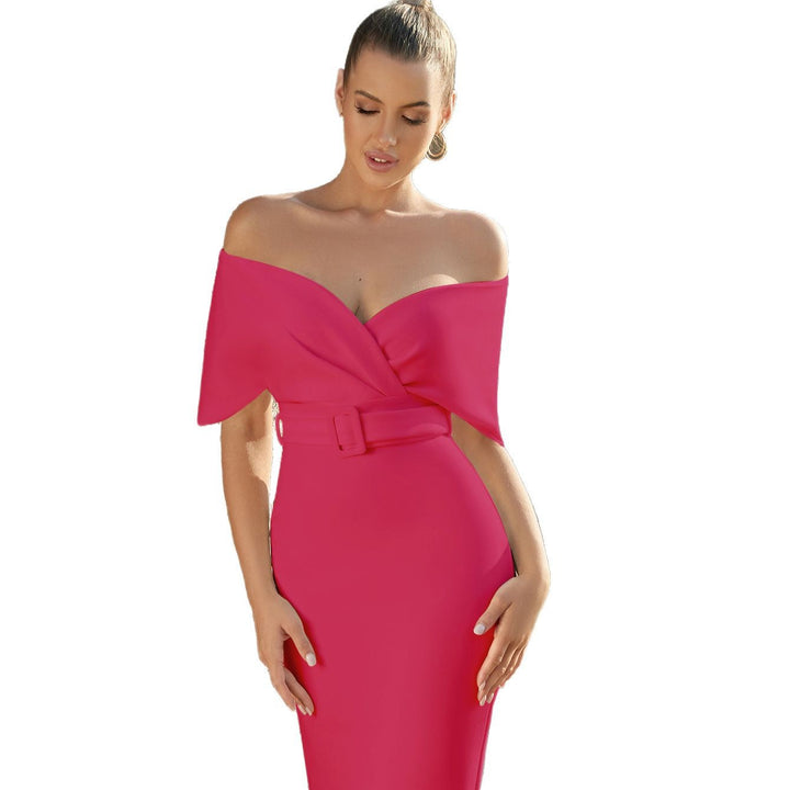 Kvinnor Figur-Tajta Klänning med Off-Shoulder Drapering och Midjebälte Mirla-Eva Jonsson