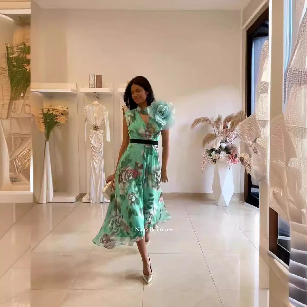 Kvinnor Fladdrande Maxi Klänning med Blommönster och Off-Shoulder Volang Mirla-Eva Jonsson