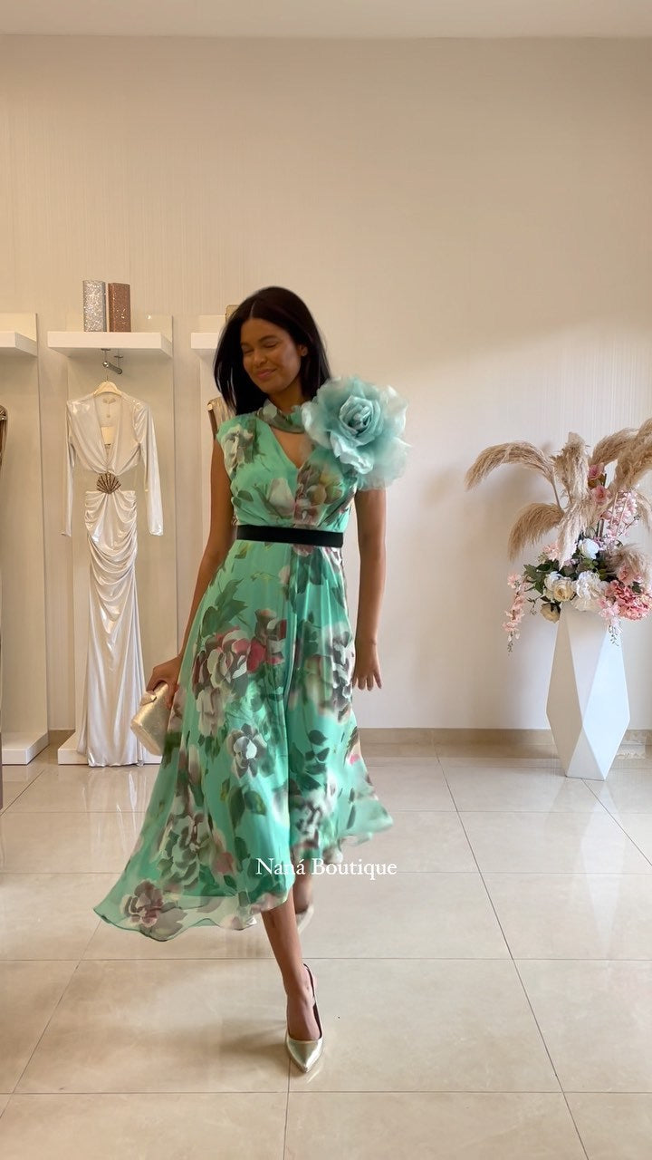 Kvinnor Fladdrande Maxi Klänning med Blommönster och Off-Shoulder Volang Mirla-Eva Jonsson
