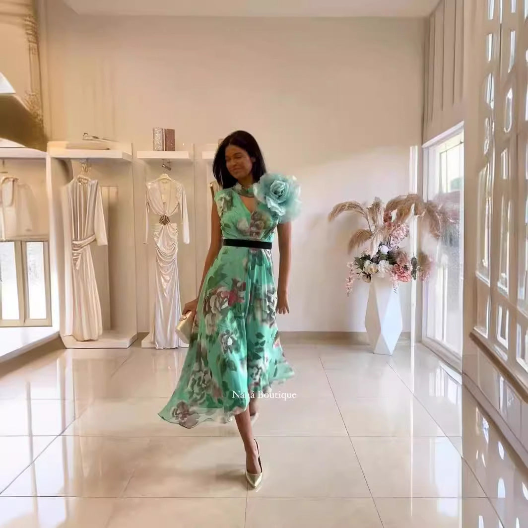 Kvinnor Fladdrande Maxi Klänning med Blommönster och Off-Shoulder Volang Mirla-Eva Jonsson