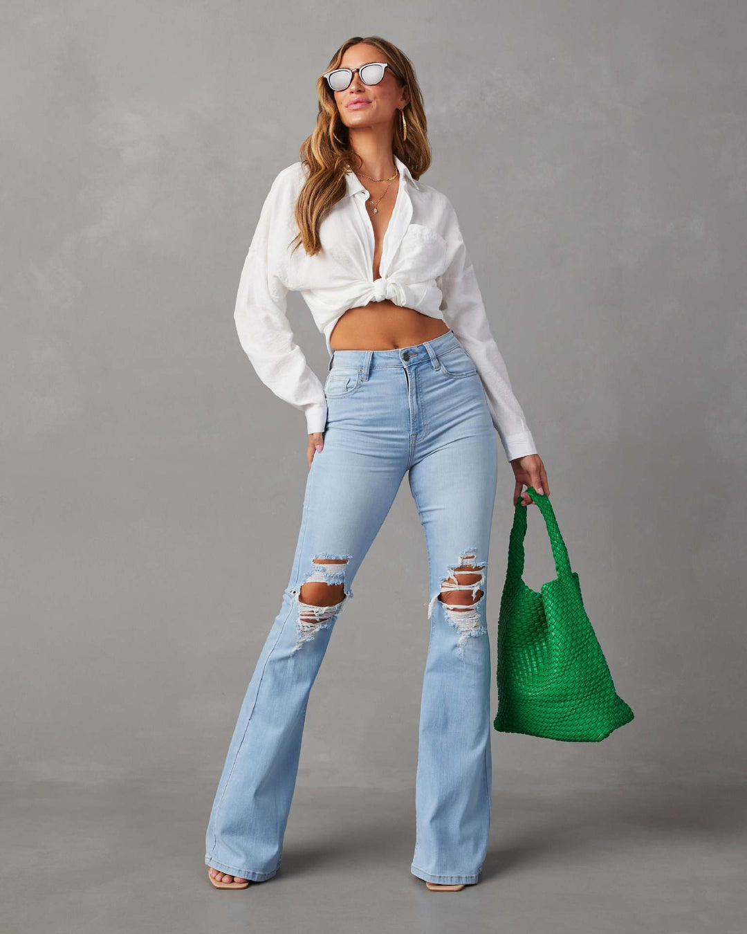 Kvinnor Flared Jeans med trendiga förstörda detaljer och hög midja Mirla-Eva Jonsson