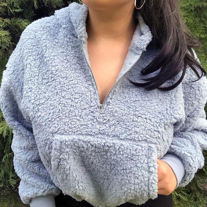 Kvinnor Fleece Hoodie med hög krage och praktiska fickor Mirla-Eva Jonsson