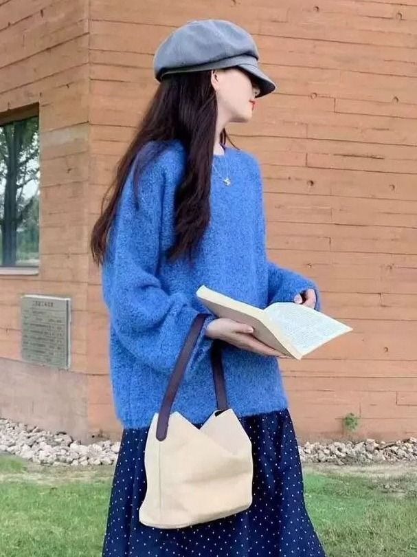 Kvinnor Fluffy Knit Tröja med Lös Passform Mirla-Eva Jonsson
