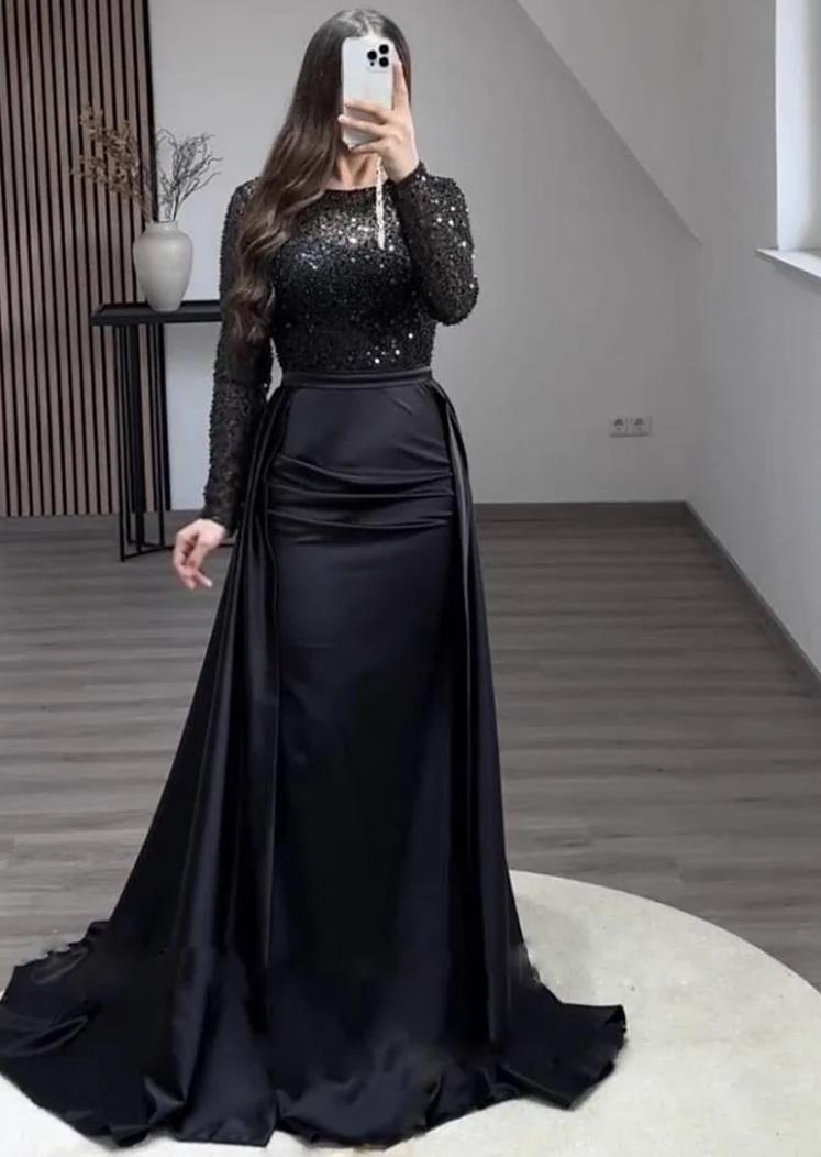Kvinnor Glamourös Klänning för Kvällen med Funklande Pärlor och Flödande Kjol Mirla-Eva Jonsson