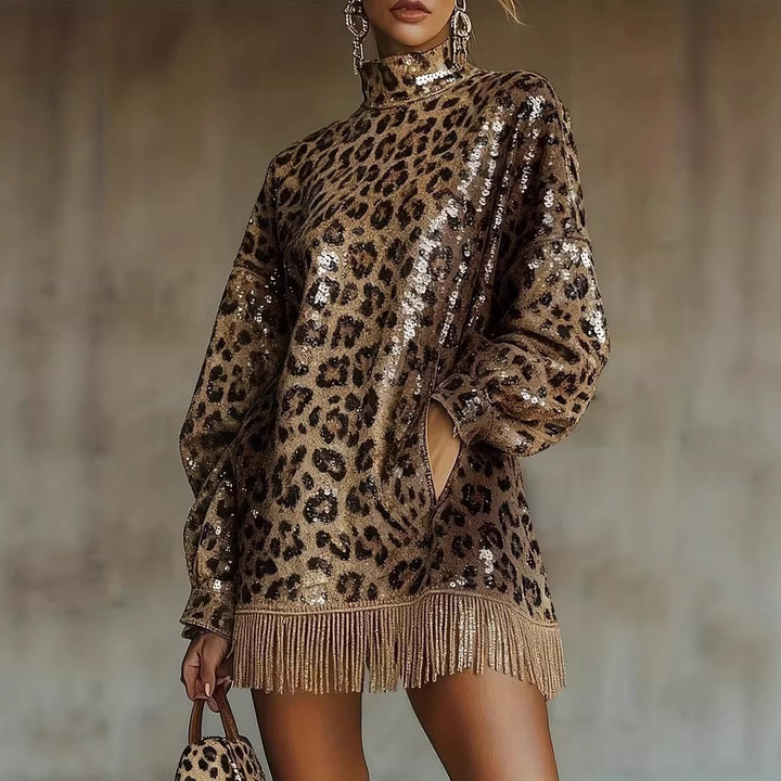 Kvinnor Glittrande Kort Klänning med Leopardmönster och Fransar Mirla-Eva Jonsson