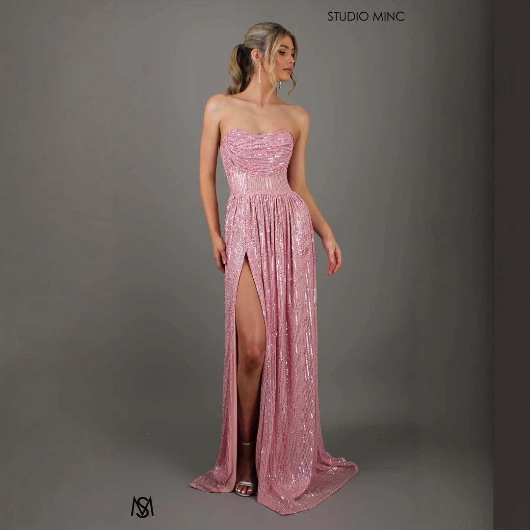 Kvinnor Glittrande och Off-Shoulder Kvällsklänning med Djup Slits-Eva Jonsson