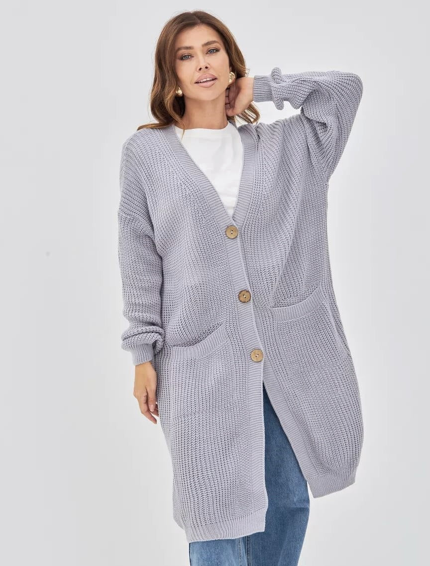 Kvinnor Grovstickad cardigan med enkla träknappar och praktiska fickor Mirla-Eva Jonsson