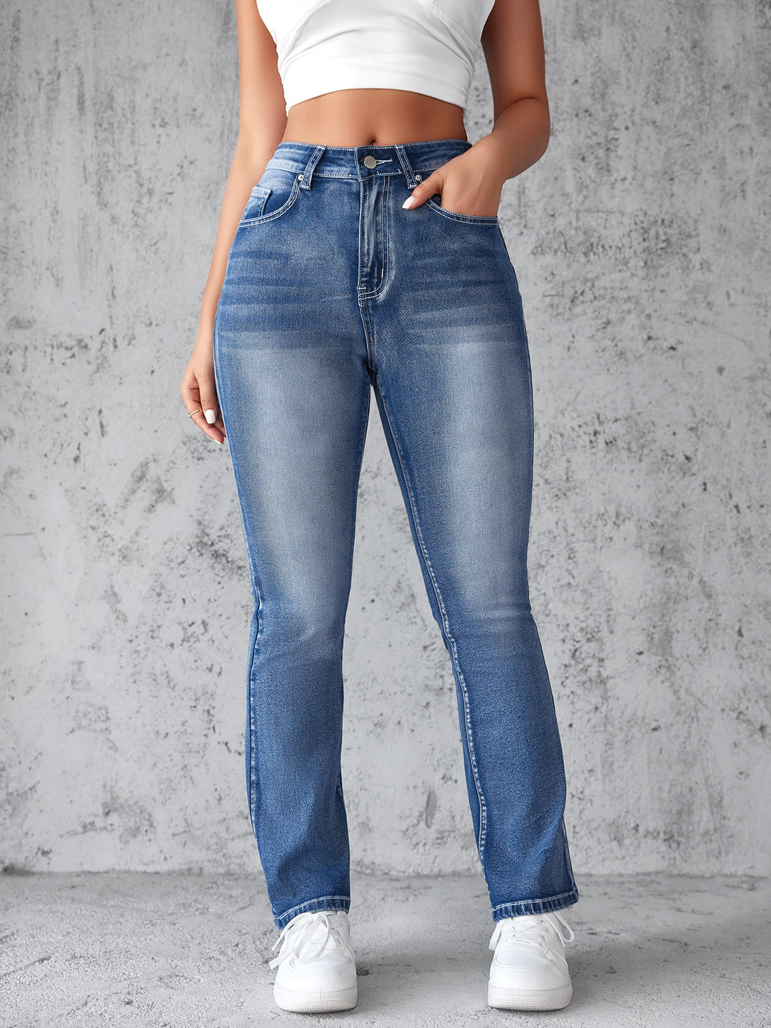Kvinnor Högmidjade Stretch Jeans med Klippt Nederkant Mirla-Eva Jonsson