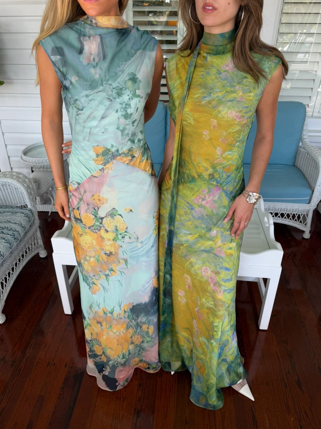 Kvinnor Lång Klänning med Blommönster och Hög Krage Mirla-Eva Jonsson