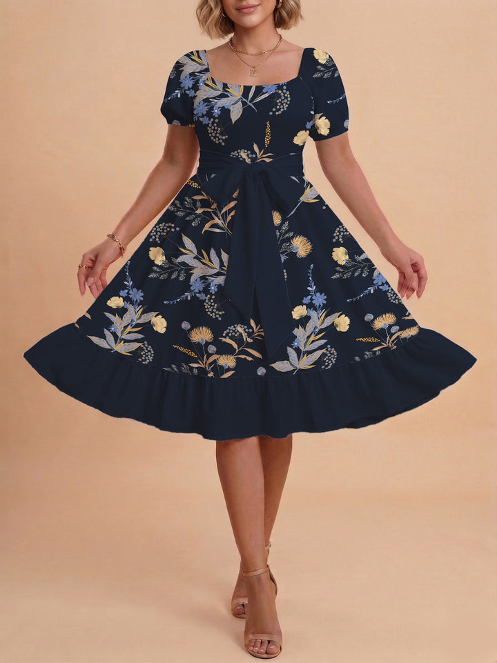 Kvinnor Midi Klänning med elegant blommönster och figursyddt bälte Mirla-Eva Jonsson