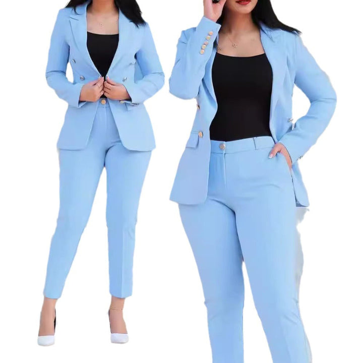 Kvinnor Modern Blazer-byxdräkt med Exklusiva Knappdetaljer Mirla-Eva Jonsson