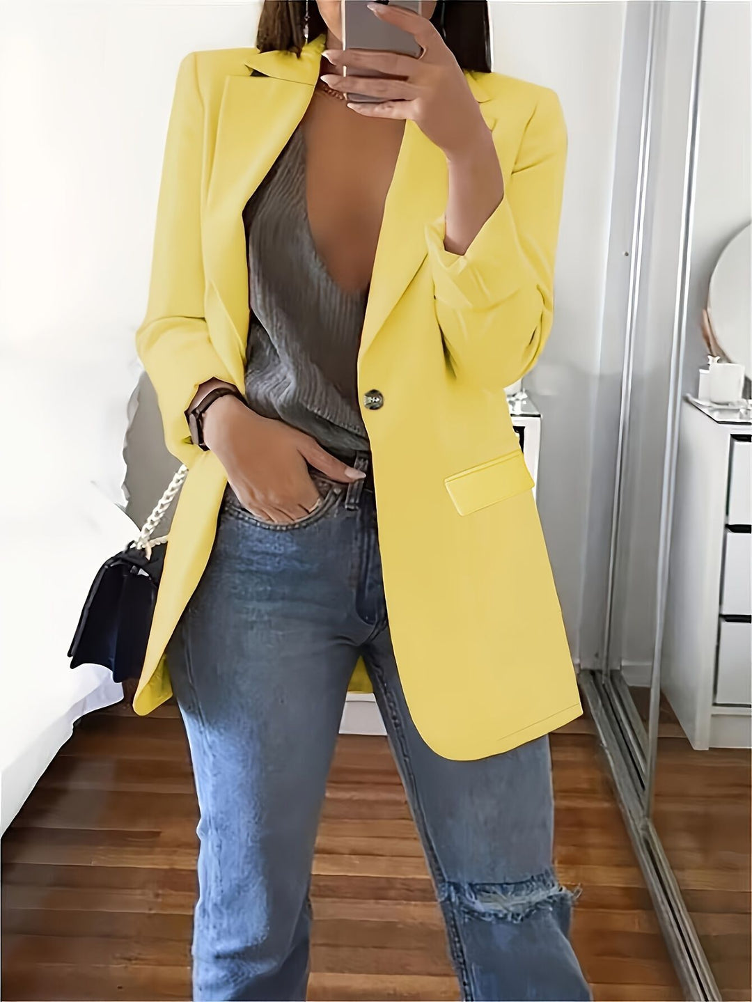 Kvinnor Modern Blazer med djup uringning och eleganta detaljer Mirla-Eva Jonsson