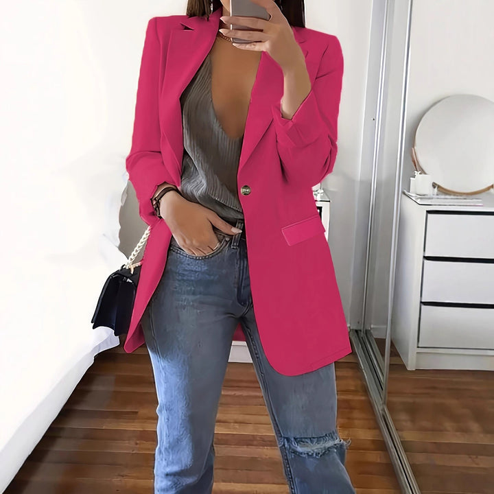 Kvinnor Modern Blazer med djup uringning och eleganta detaljer Mirla-Eva Jonsson