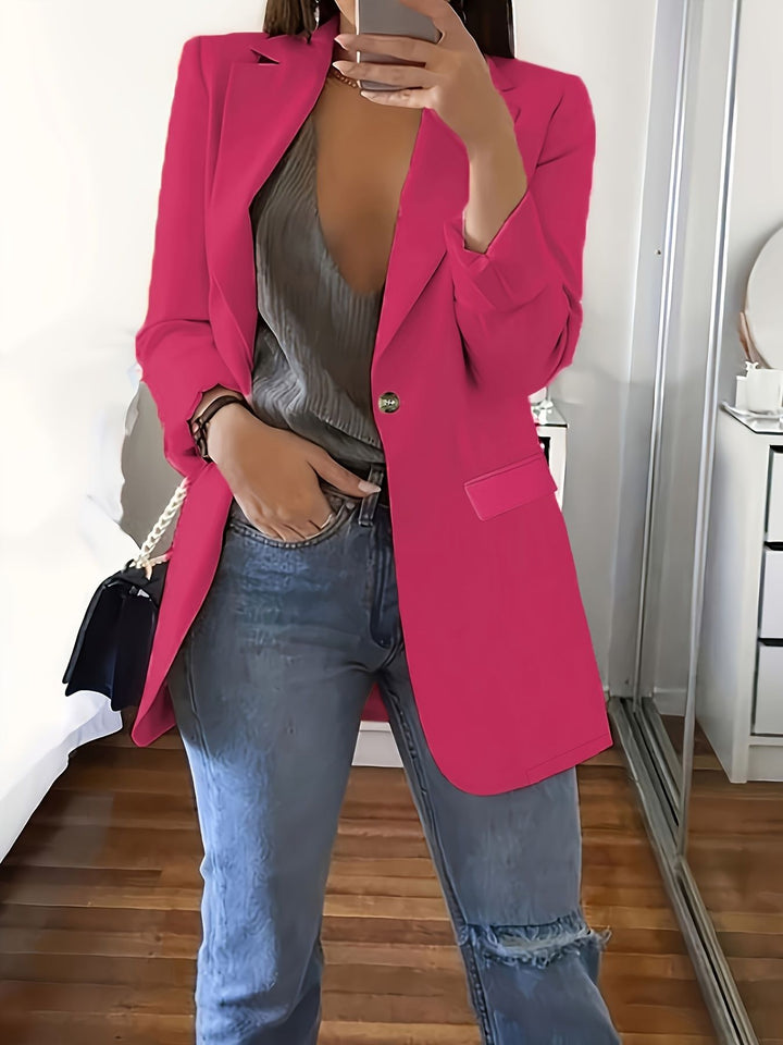 Kvinnor Modern Blazer med djup uringning och eleganta detaljer Mirla-Eva Jonsson
