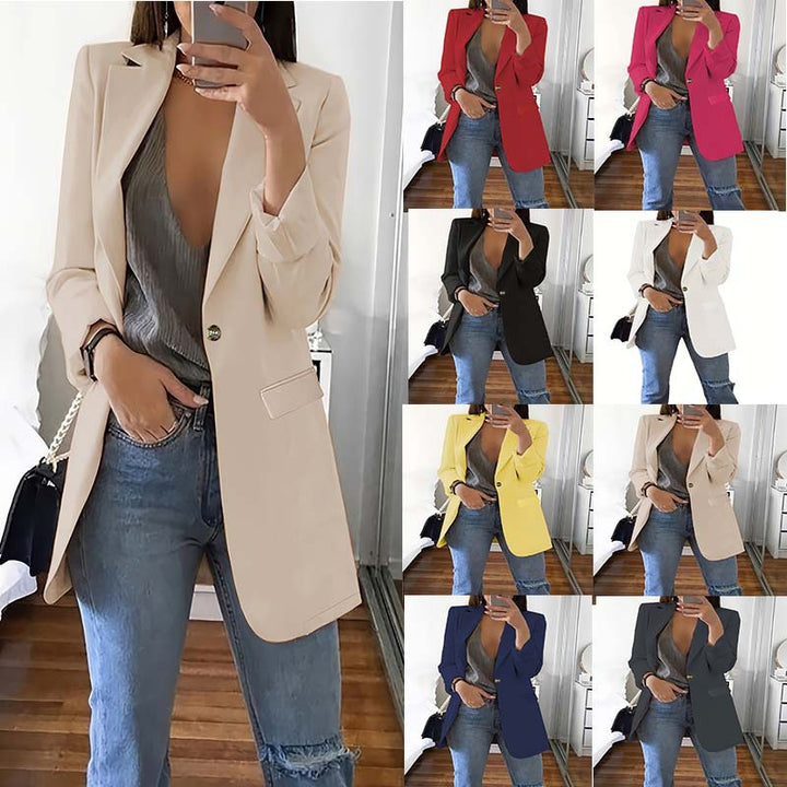 Kvinnor Modern Blazer med djup uringning och eleganta detaljer Mirla-Eva Jonsson