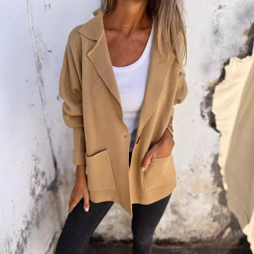 Kvinnor Modisk Oversized Jacka med Fickor och Elegant Revers Mirla-Eva Jonsson