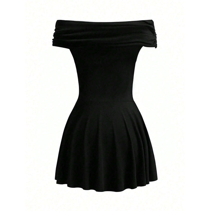 Kvinnor Off-Shoulder Mini Klänning med Elegant Wrap Detalj Mirla-Eva Jonsson