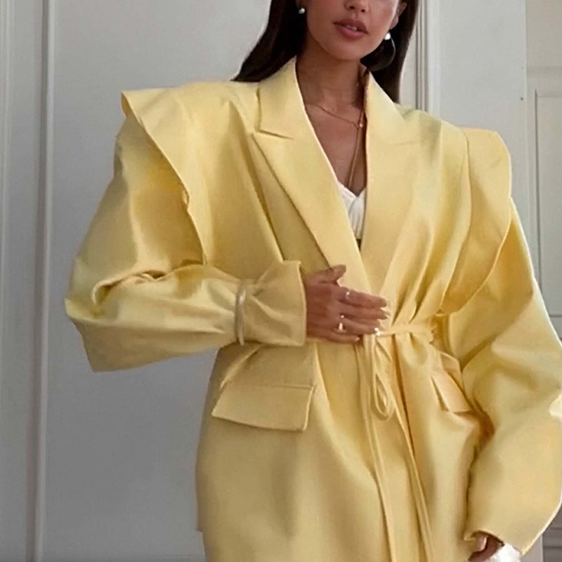 Kvinnor Oversized Blazer med midjebälte och eleganta puffärmar Mirla-Eva Jonsson