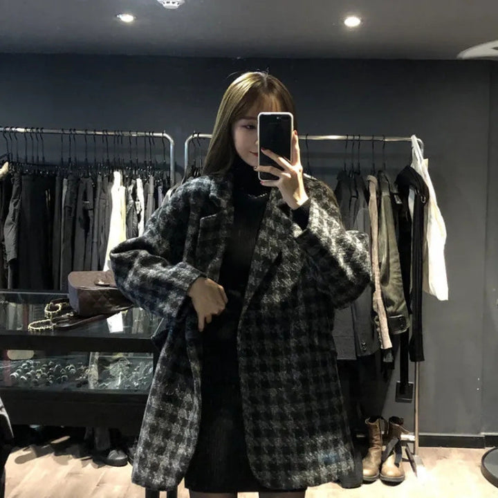Kvinnor Oversized Rutig Kappa med Dubbel Knapplist Mirla-Eva Jonsson