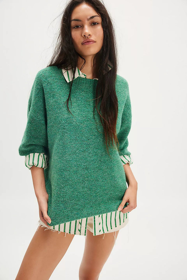 Kvinnor Oversized Sweater med Eleganta Nätärmar och Delikat Broderimönster Mirla-Eva Jonsson