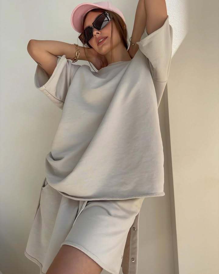 Kvinnor Oversized T-shirt och Shorts Set Mirla-Eva Jonsson