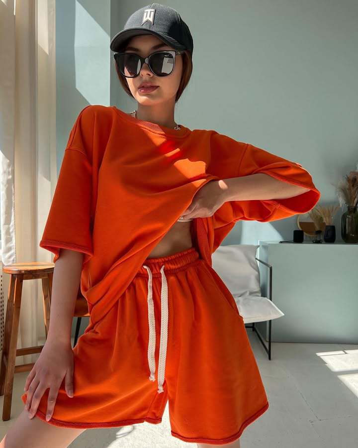 Kvinnor Oversized T-shirt och Shorts Set Mirla-Eva Jonsson