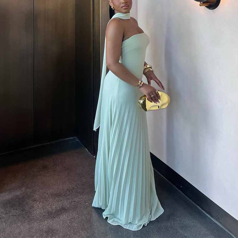 Kvinnor Plisserad Maxi Klänning med Elegant Axelrem och Figur Vänlig Skärning-Eva Jonsson