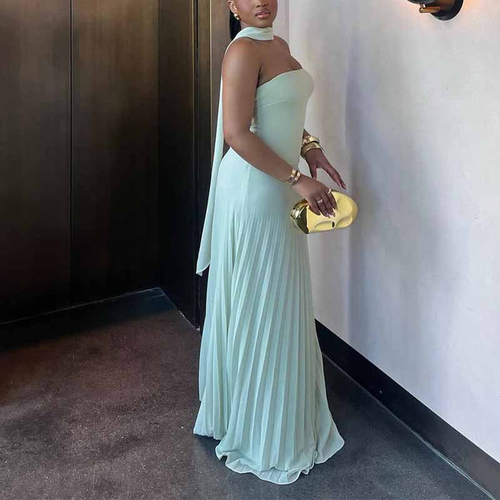 Kvinnor Plisserad Maxi Klänning med Elegant Axelrem och Figur Vänlig Skärning-Eva Jonsson
