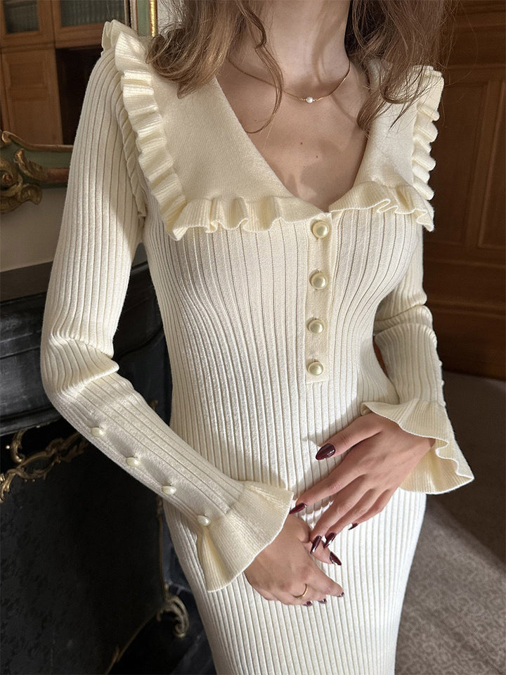 Kvinnor Raffinerad stickad klänning med ruffle detaljer och pärnknot-detalj Mirla-Eva Jonsson