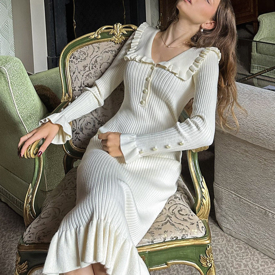 Kvinnor Raffinerad stickad klänning med ruffle detaljer och pärnknot-detalj Mirla-Eva Jonsson