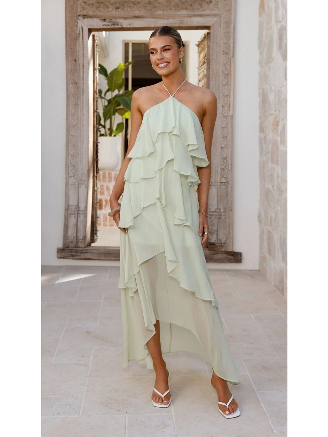 Kvinnor Ruffled Maxi Klänning med Asymmetrisk Design och Elegant Halterneck Top-Eva Jonsson