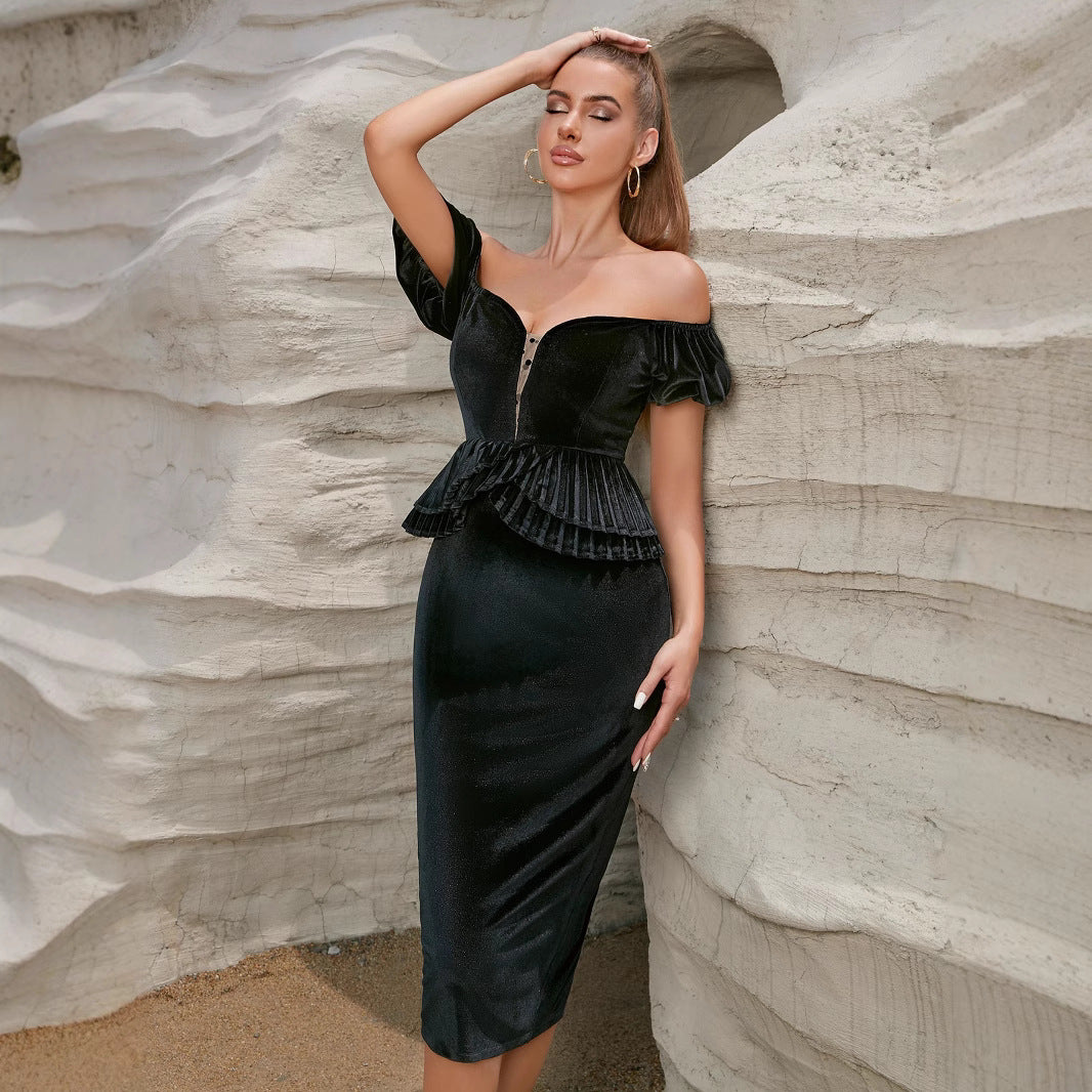 Kvinnor Skräddarsydd Aftondress med Off-the-Shoulder Design och Volangdetaljer Mirla-Eva Jonsson