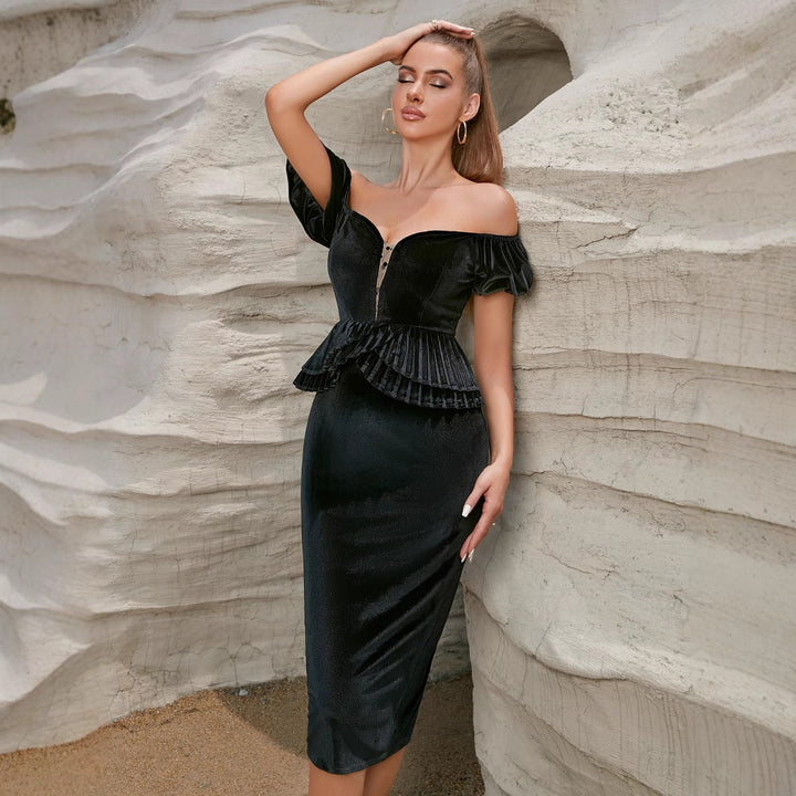 Kvinnor Skräddarsydd Aftondress med Off-the-Shoulder Design och Volangdetaljer Mirla-Eva Jonsson