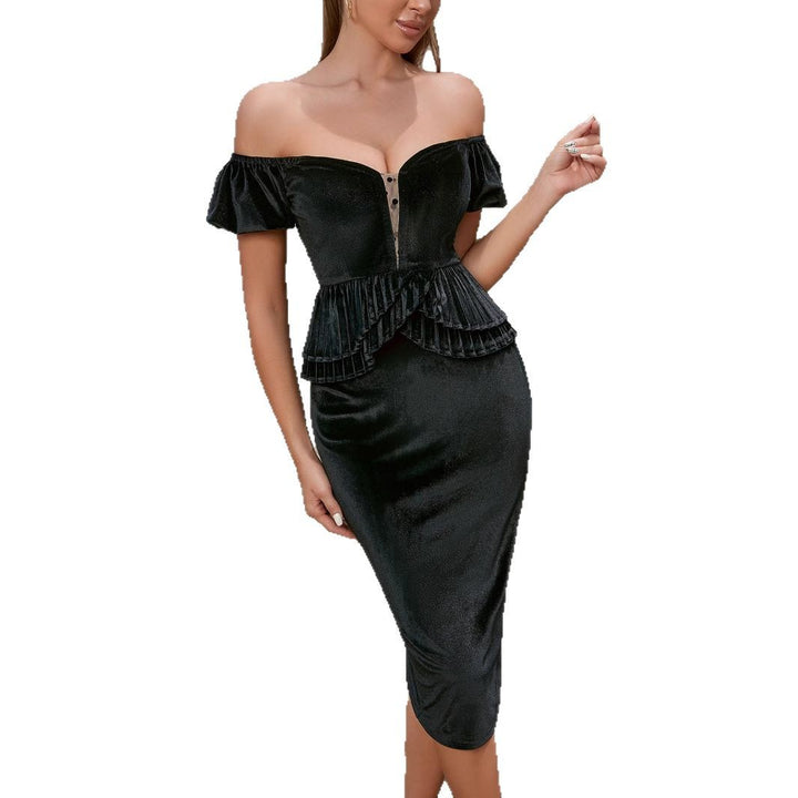 Kvinnor Skräddarsydd Aftondress med Off-the-Shoulder Design och Volangdetaljer Mirla-Eva Jonsson