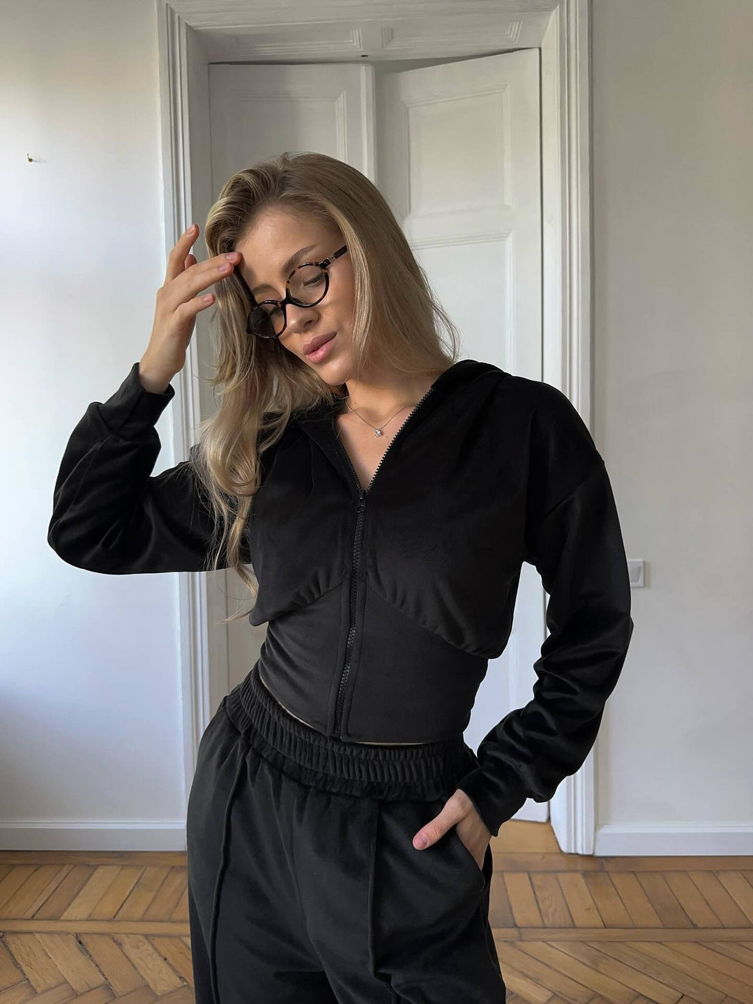 Kvinnor Sport Cropped Hoodie och Lösa Joggingbyxor Set Mirla-Eva Jonsson