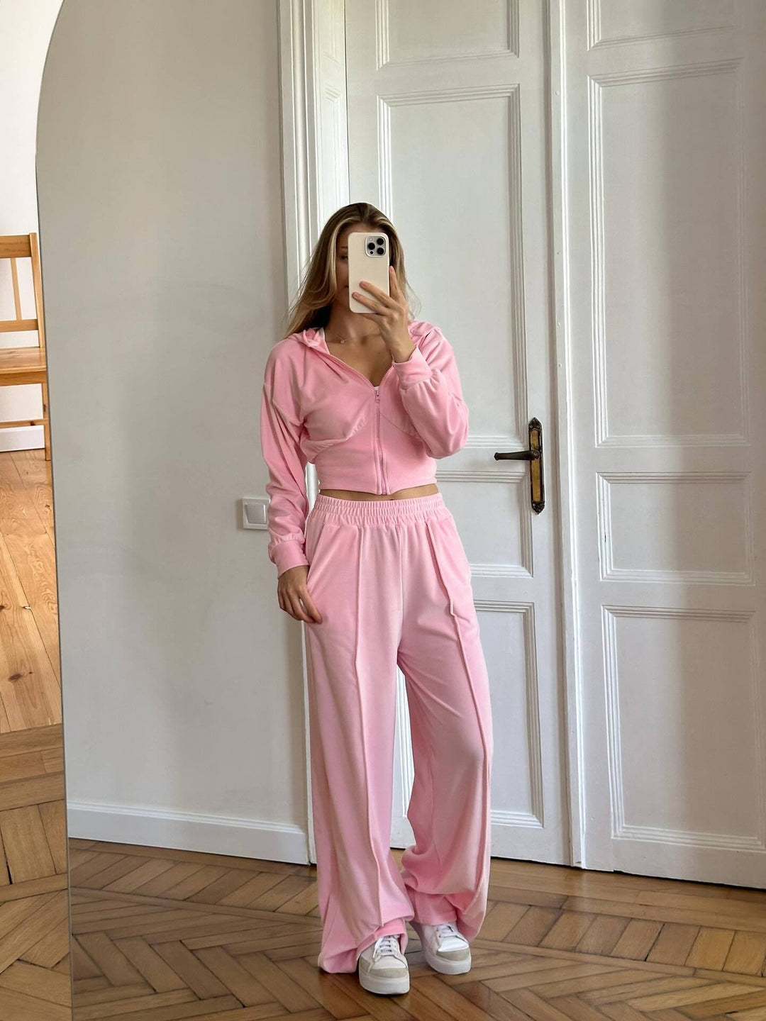 Kvinnor Sport Cropped Hoodie och Lösa Joggingbyxor Set Mirla-Eva Jonsson