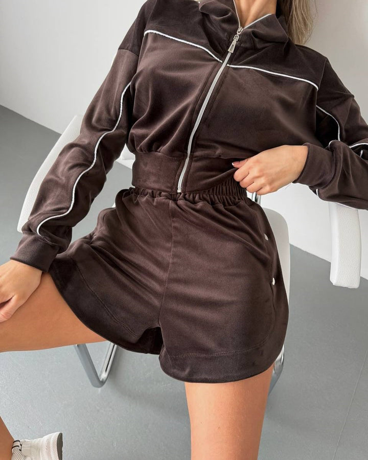 Kvinnor Sportig Velour Hoodie och Shorts Set Mirla-Eva Jonsson