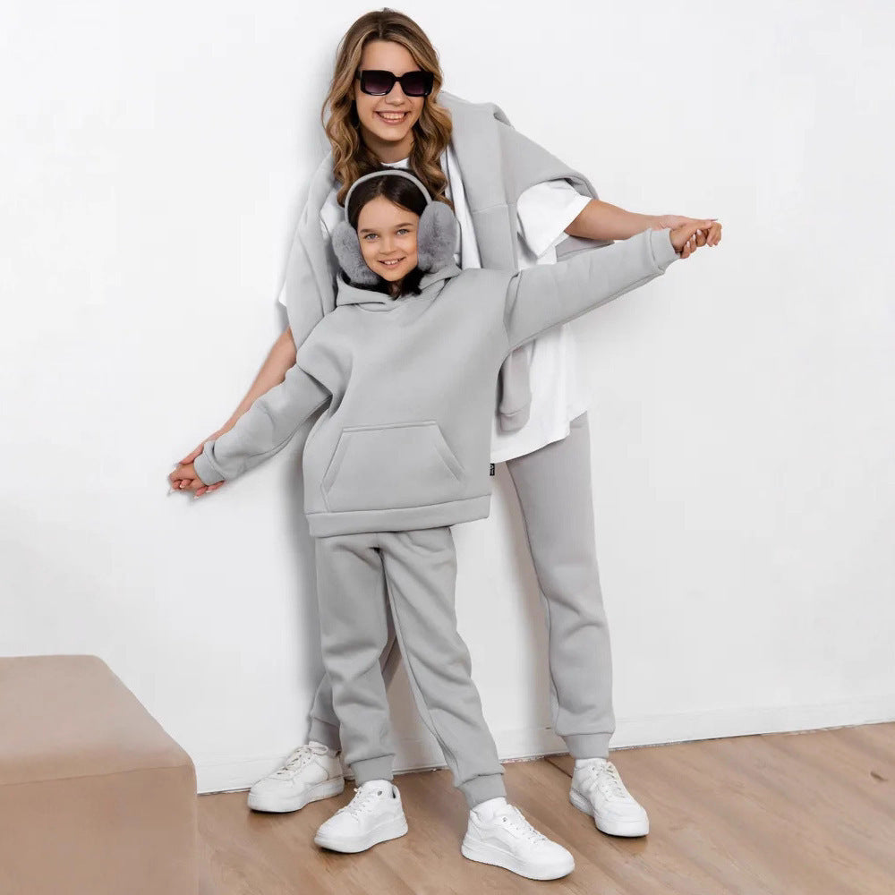 Kvinnor Sportigt Fritidsoutfit med hög komfort och trendiga accenter Mirla-Eva Jonsson