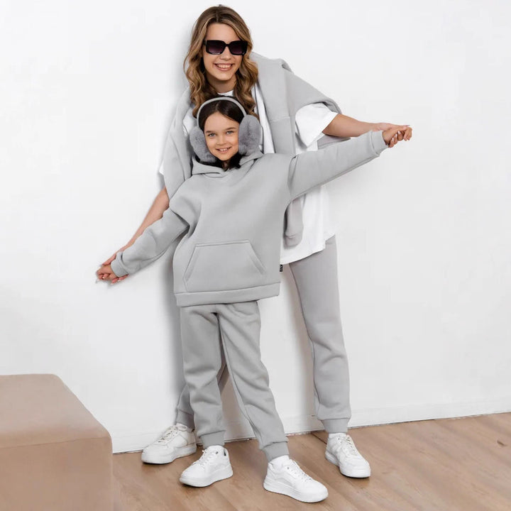 Kvinnor Sportigt Fritidsoutfit med hög komfort och trendiga accenter Mirla-Eva Jonsson