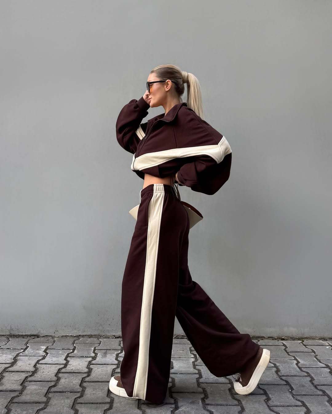 Kvinnor Sportigt Tracksuit med moderiktig snitt och praktiska fickor Eva Jonsson-Eva Jonsson