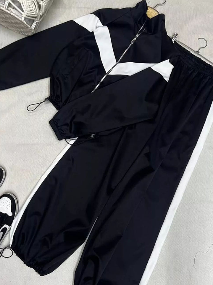 Kvinnor Sportigt Tracksuit med moderiktig snitt och praktiska fickor Eva Jonsson-Eva Jonsson