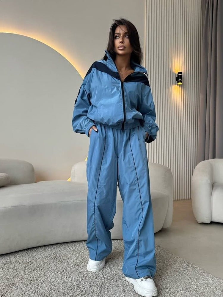 Kvinnor Stylish Fritidsdräkt med Hög Krage och Kontrasterande Accent-Eva Jonsson