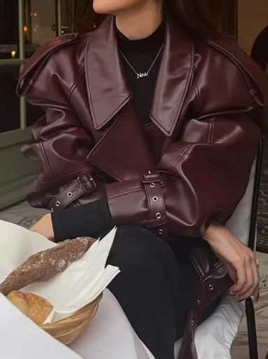 Kvinnor Trendig Oversized Lädernjacka med strukturerade axelbud och midjebälte Mirla-Eva Jonsson
