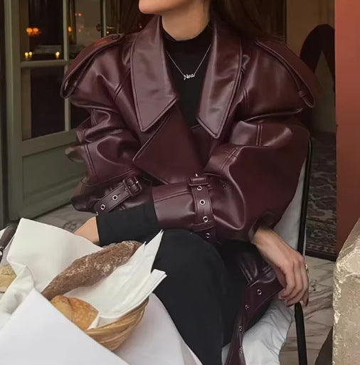 Kvinnor Trendig Oversized Lädernjacka med strukturerade axelbud och midjebälte Mirla-Eva Jonsson